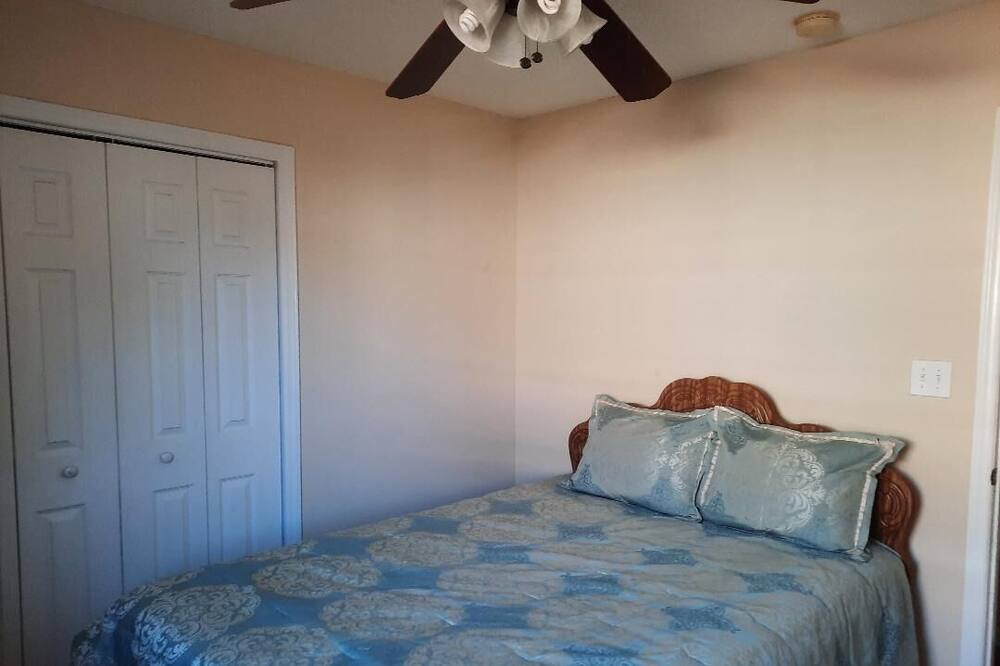 Photo of Bedroom in Apex