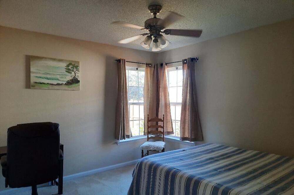 Photo of Bedroom in Apex