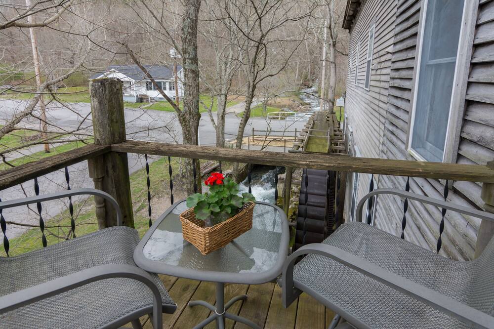 Photo of Patio Balcony in Arthur