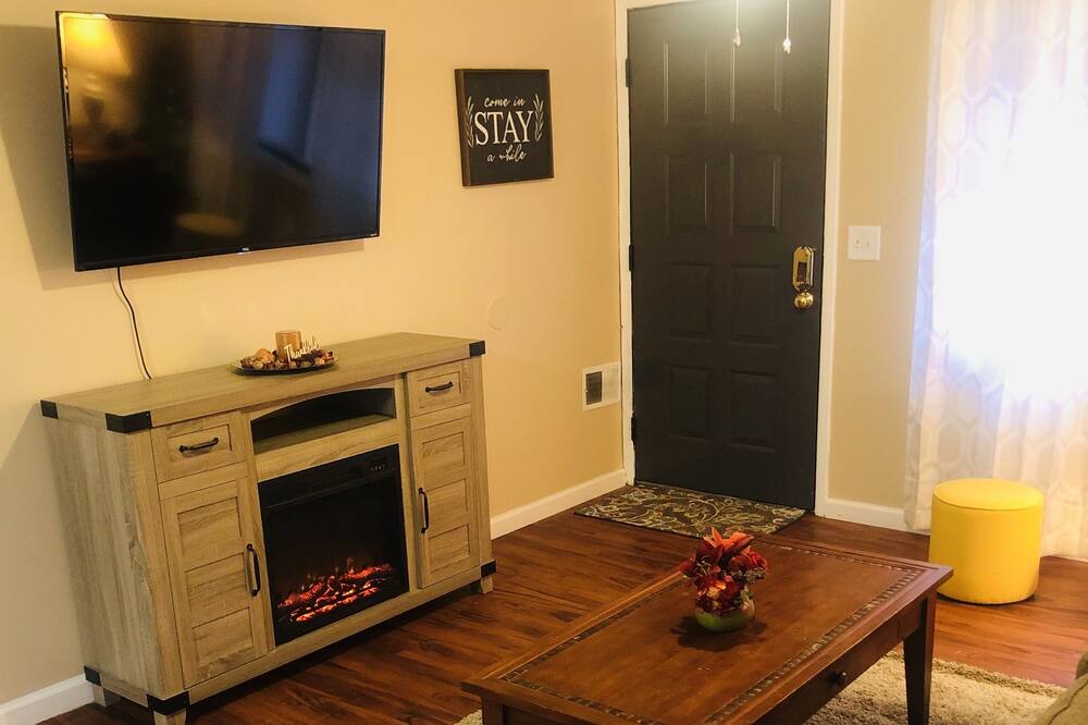 Photo of Livingroom in Cleveland