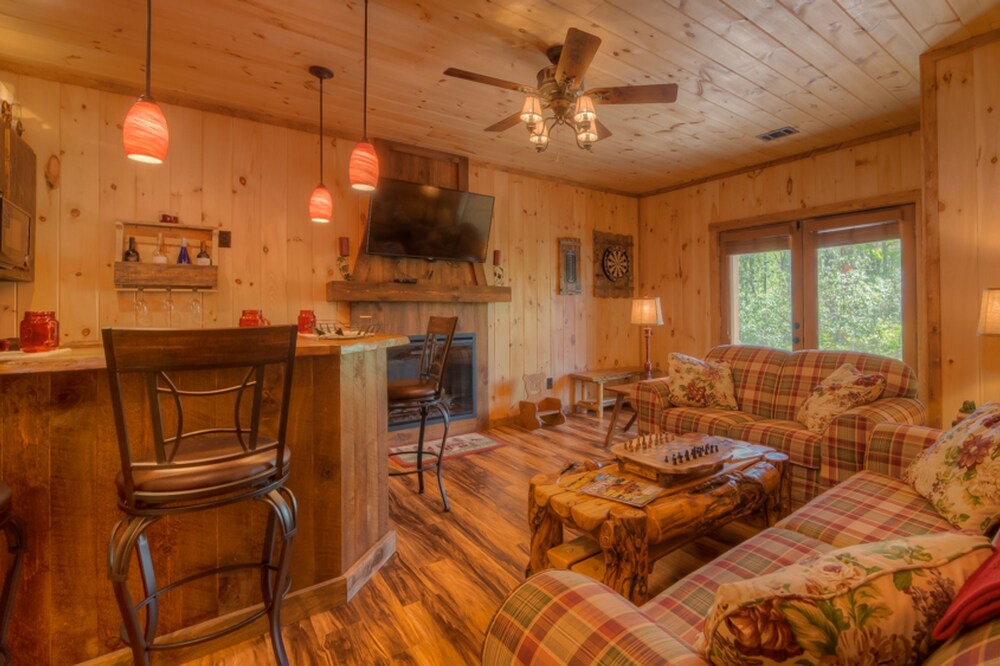 Photo of Livingroom in Cherry Log