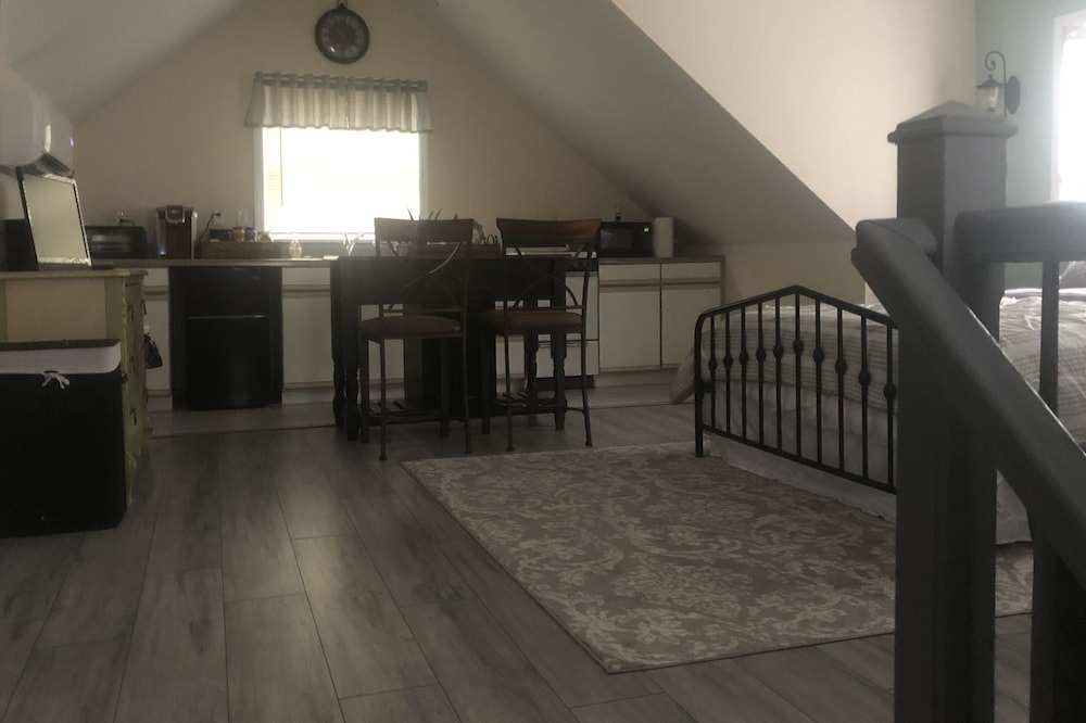 Photo of Livingroom in Summerville Historic District