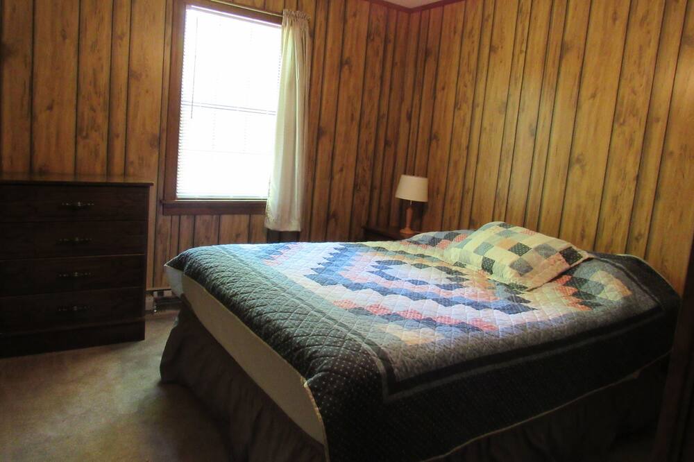 Photo of Bedroom in Hendersonville