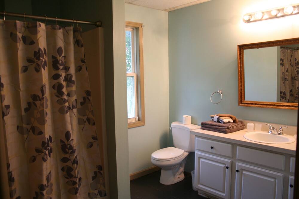 Photo of Bathroom in Ashland City
