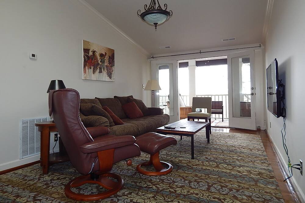 Photo of Livingroom in Midtown