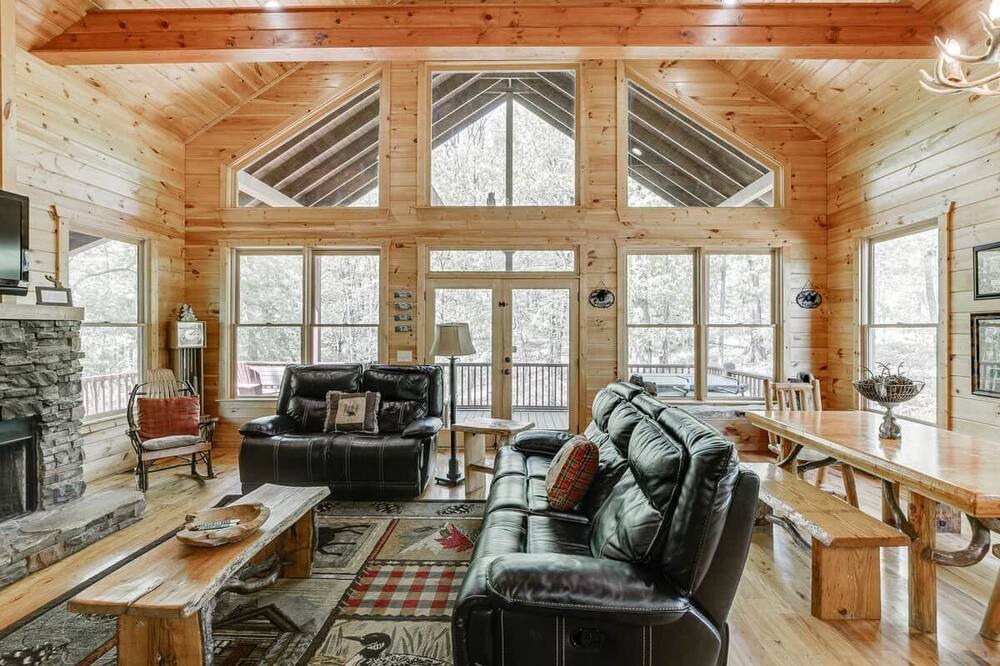 Photo of Livingroom in Cleveland