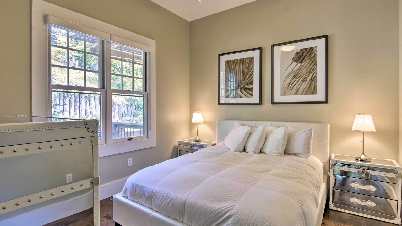 Photo of Bedroom in Robbinsville