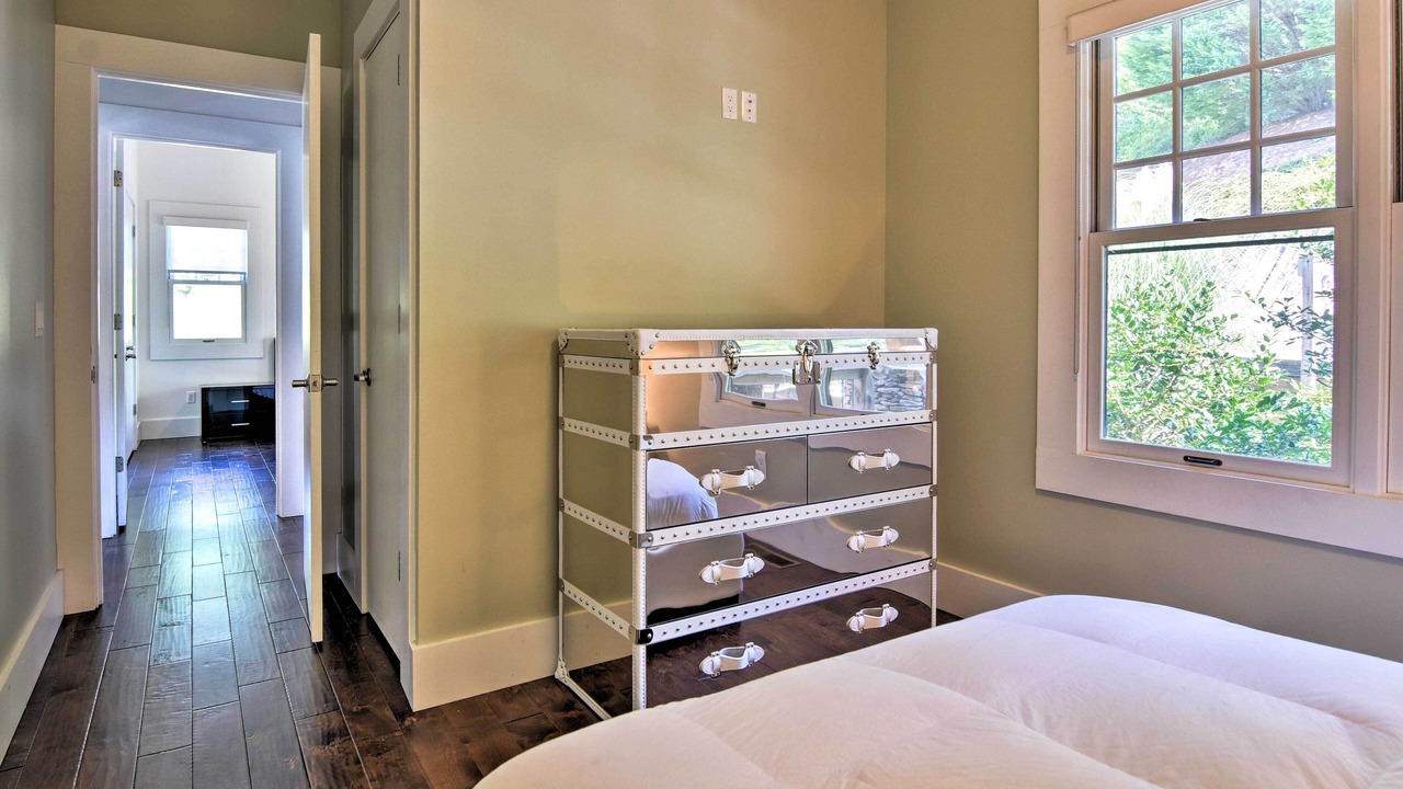 Photo of Bedroom in Robbinsville