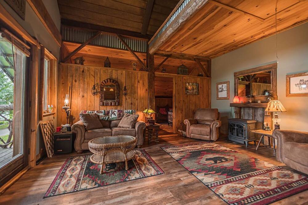Photo of Livingroom in Laurel Bloomery