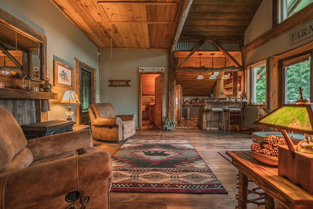 Photo of Livingroom in Laurel Bloomery