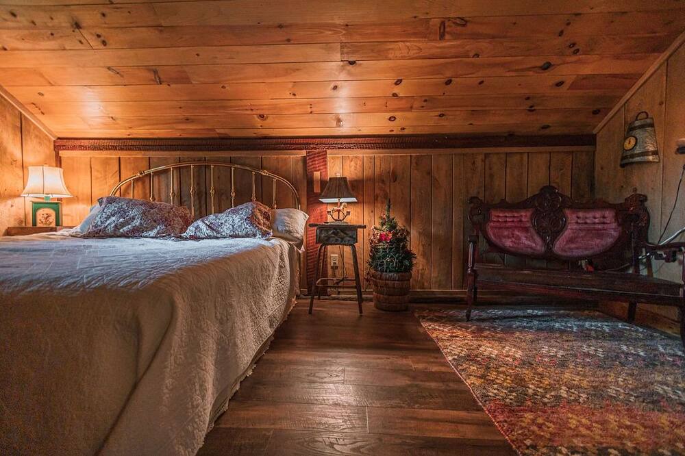Photo of Bedroom in Laurel Bloomery