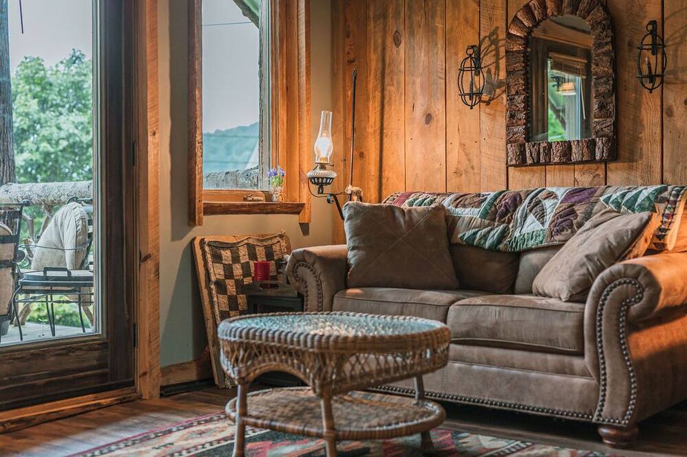 Photo of Livingroom in Laurel Bloomery