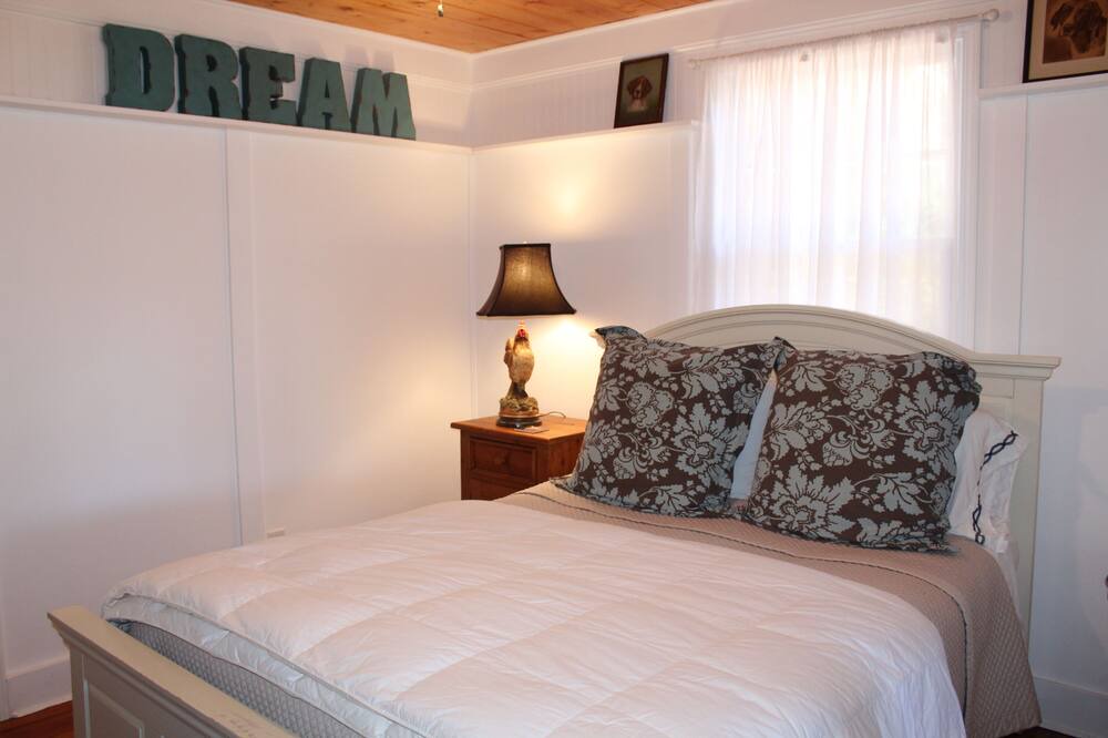 Photo of Bedroom in Dahlonega