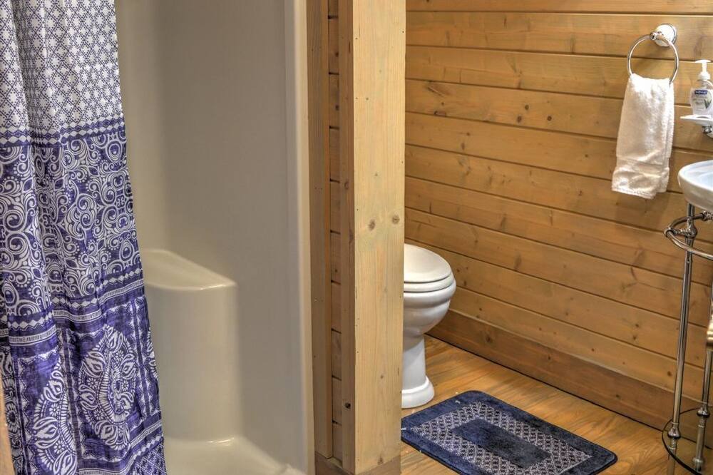 Photo of Bathroom in West Jefferson