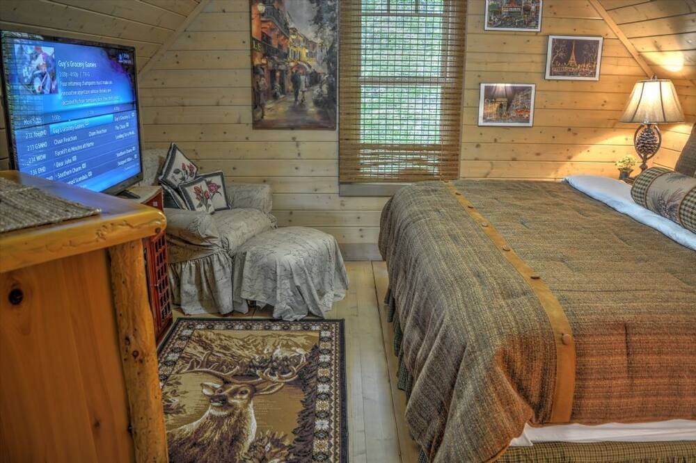 Photo of Livingroom in West Jefferson