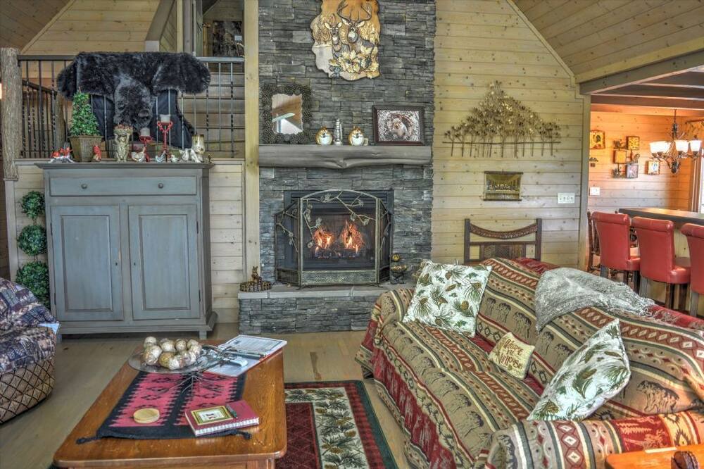 Photo of Livingroom in West Jefferson