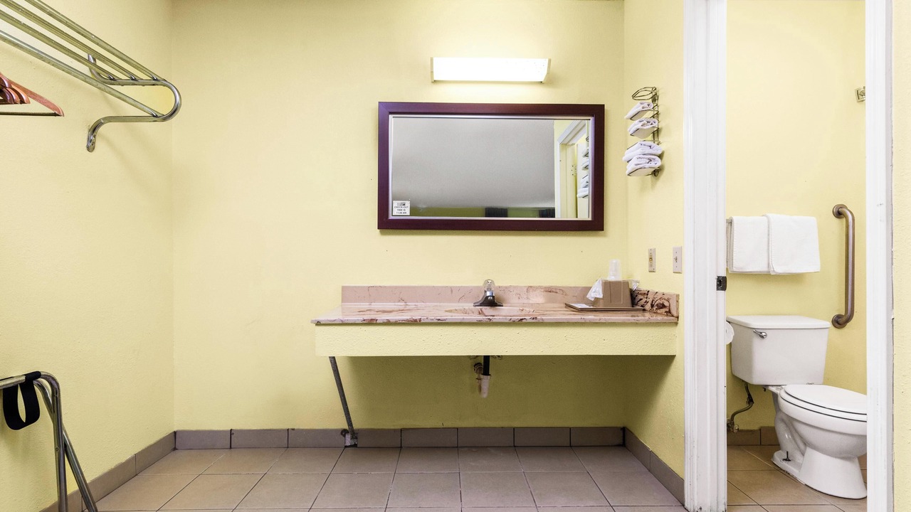 Photo of Bathroom in Orlinda