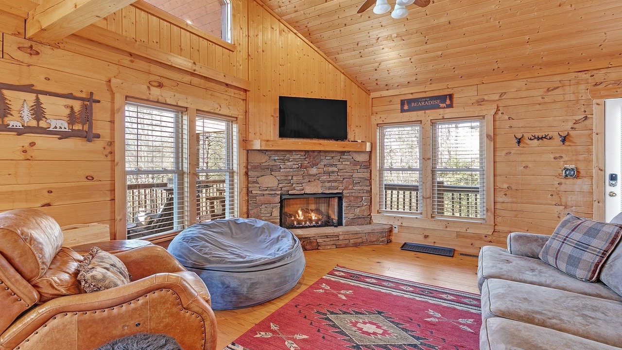 Photo of Livingroom in Sweetbriar Farms