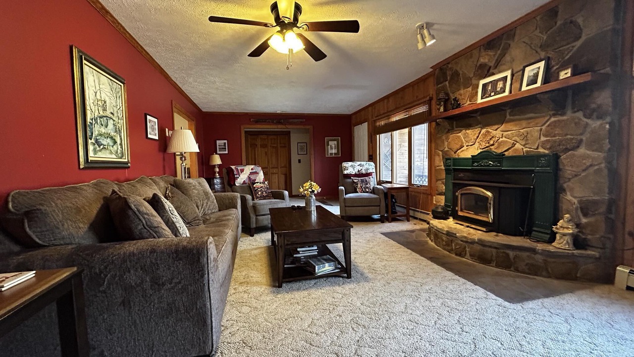 Photo of Livingroom in Alpine Lake