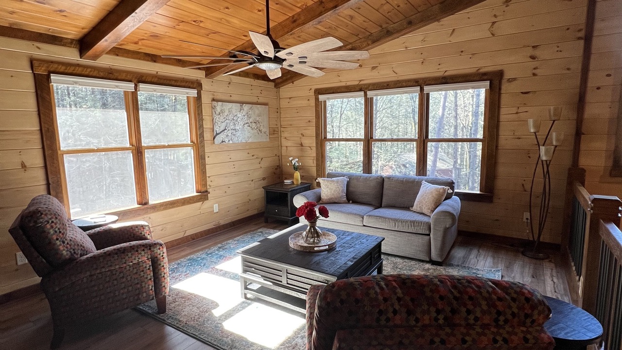 Photo of Livingroom in Cherry Log