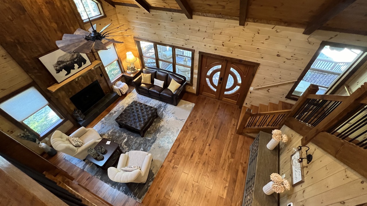 Photo of Livingroom in Cherry Log