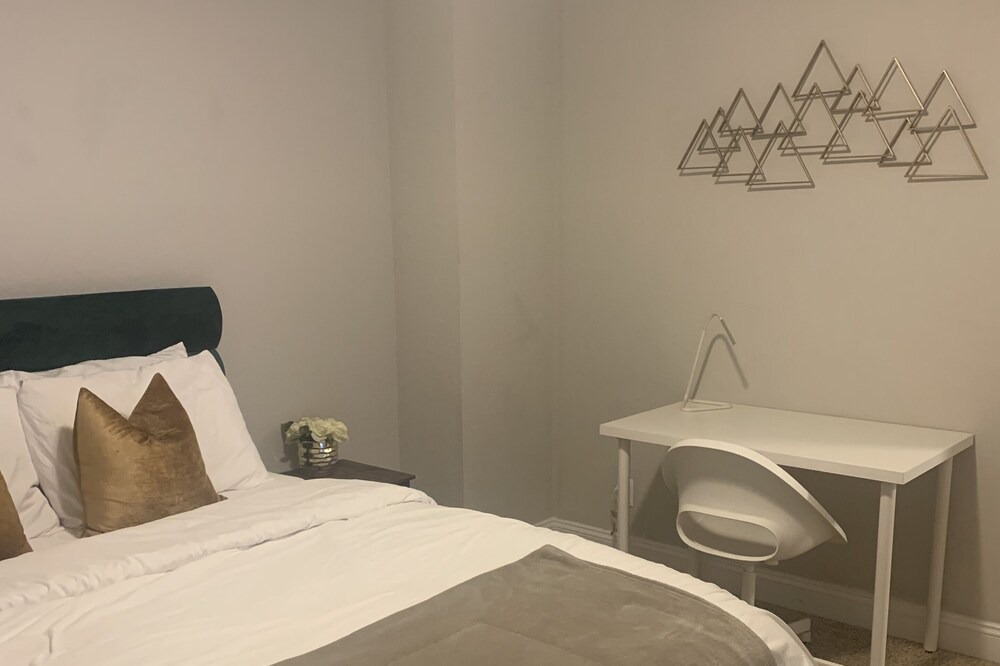 Photo of Bedroom in Villa Heights