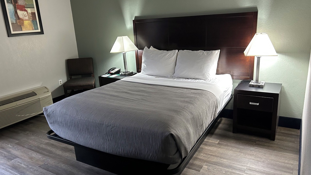 Photo of Bedroom in Roselawn Finance