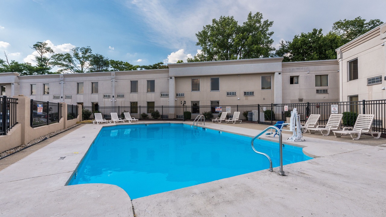 Photo of Outdoor in Roselawn Finance