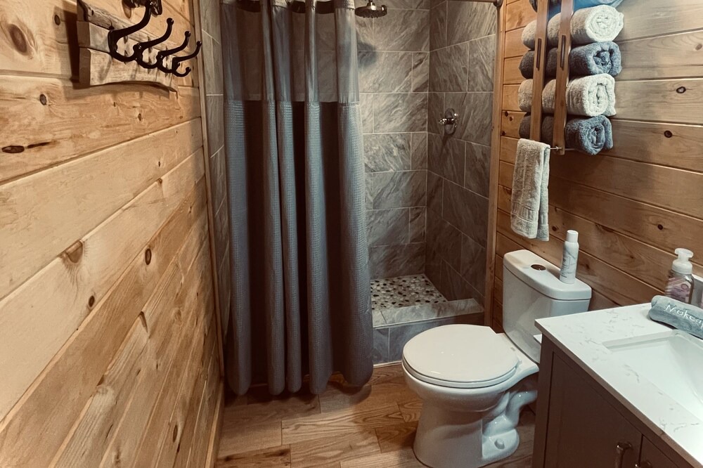 Photo of Bathroom in Gatlinburg - Pigeon Forge