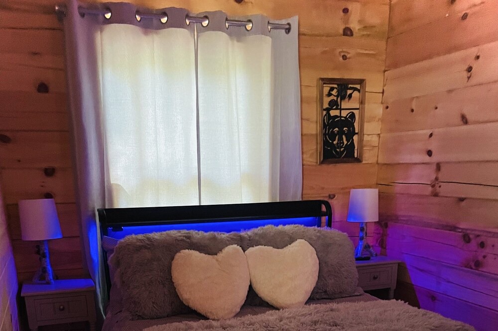 Photo of Bedroom in Gatlinburg - Pigeon Forge
