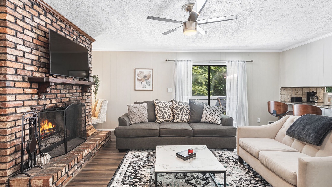 Photo of Livingroom in East Cobb