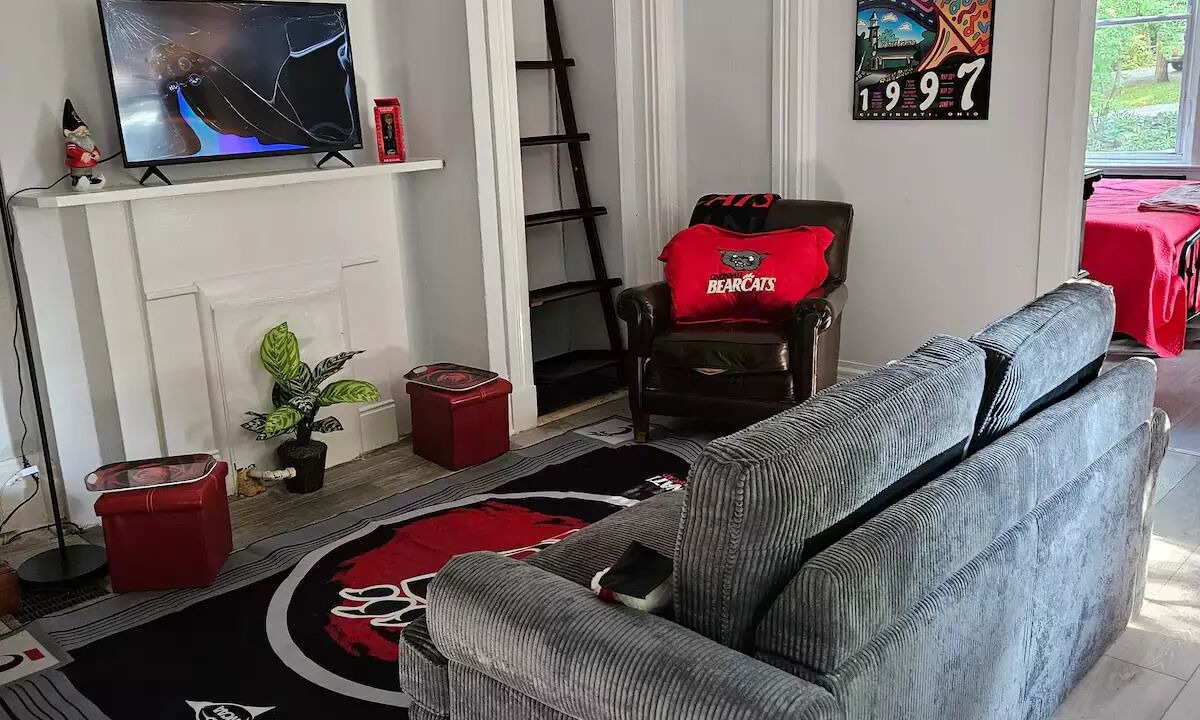 Photo of Livingroom in Clifton Heights
