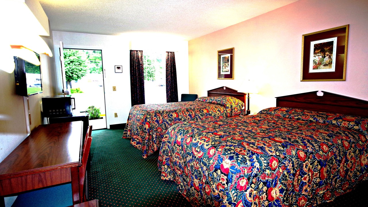 Photo of Bedroom in Lenoir