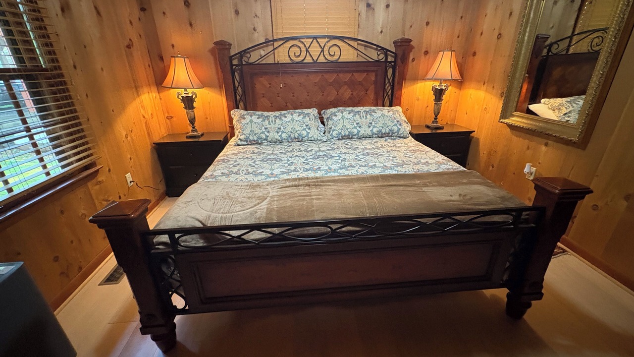 Photo of Bedroom in Hiawassee