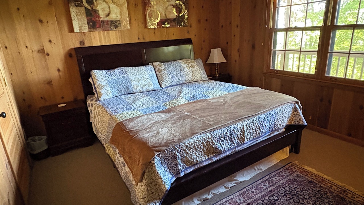 Photo of Bedroom in Hiawassee