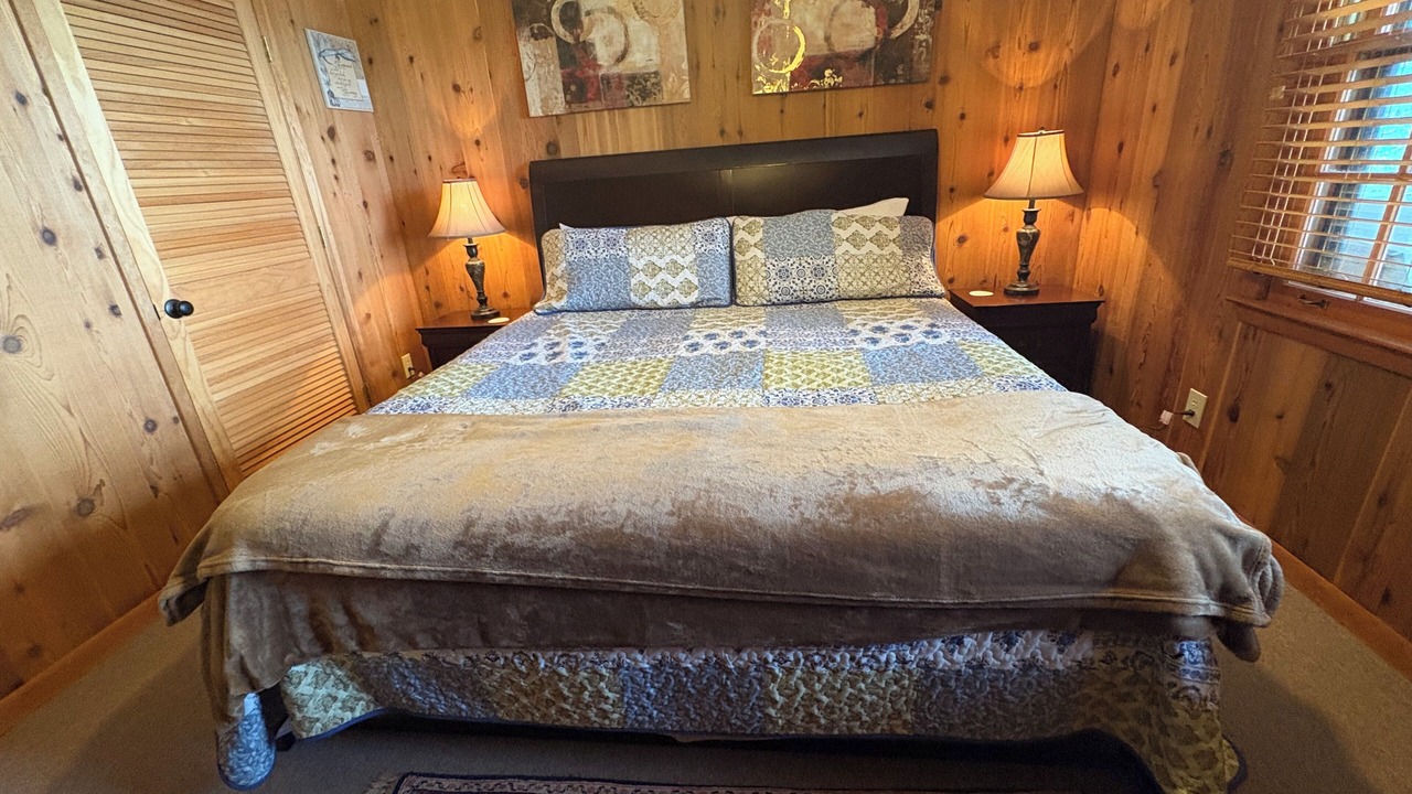 Photo of Bedroom in Hiawassee