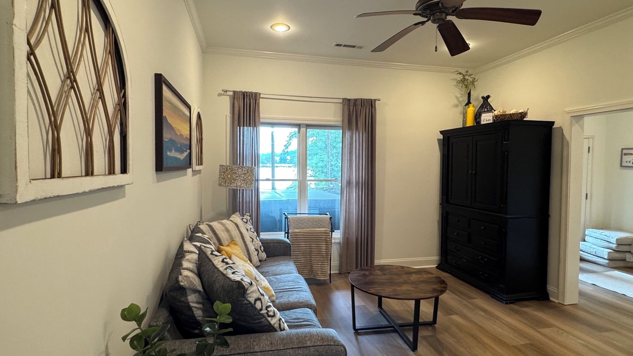 Photo of Livingroom in Hiawassee
