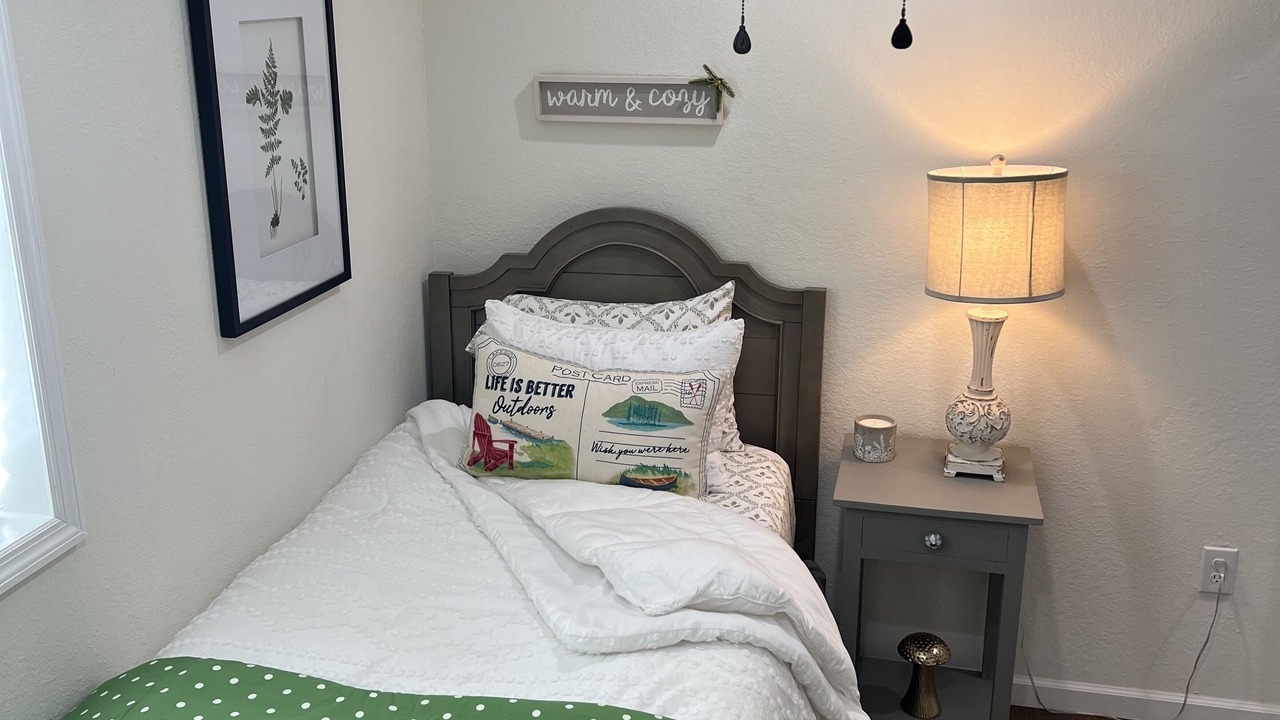 Photo of Bedroom in Roan Mountain