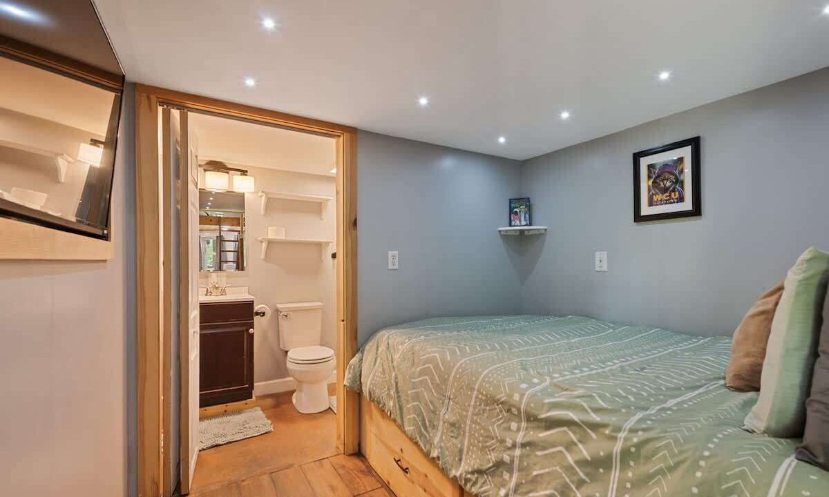 Photo of Bedroom in Cullowhee
