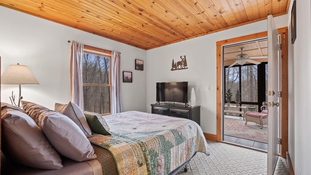 Photo of Bedroom in Gnaw Bone