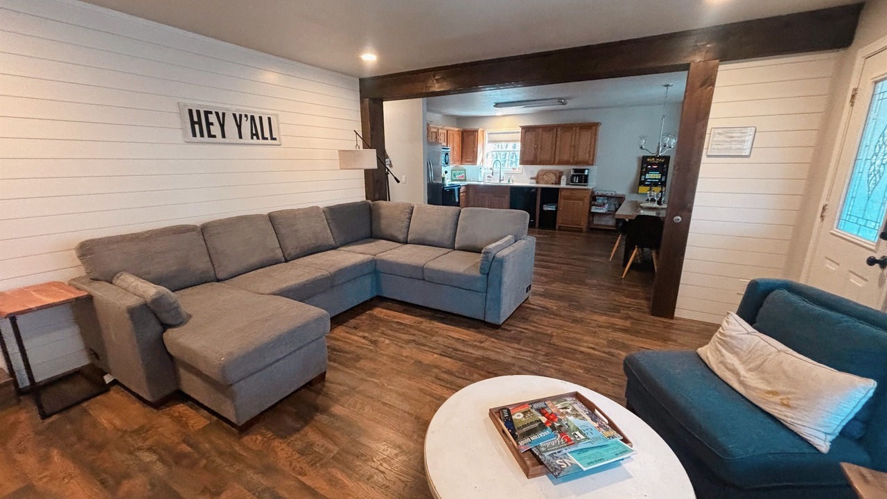 Photo of Livingroom in Cleveland