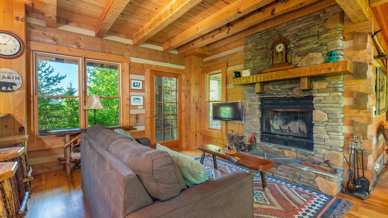 Photo of Livingroom in Old Fort