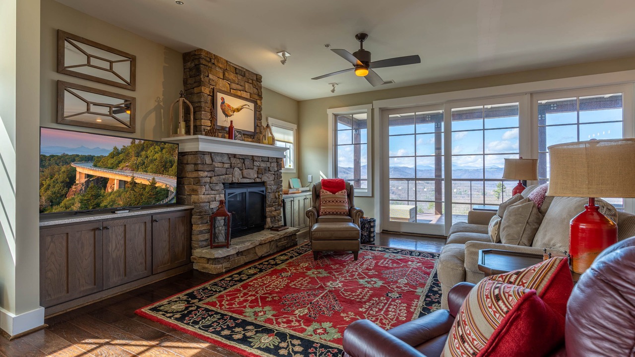 Photo of Livingroom in Lenoir