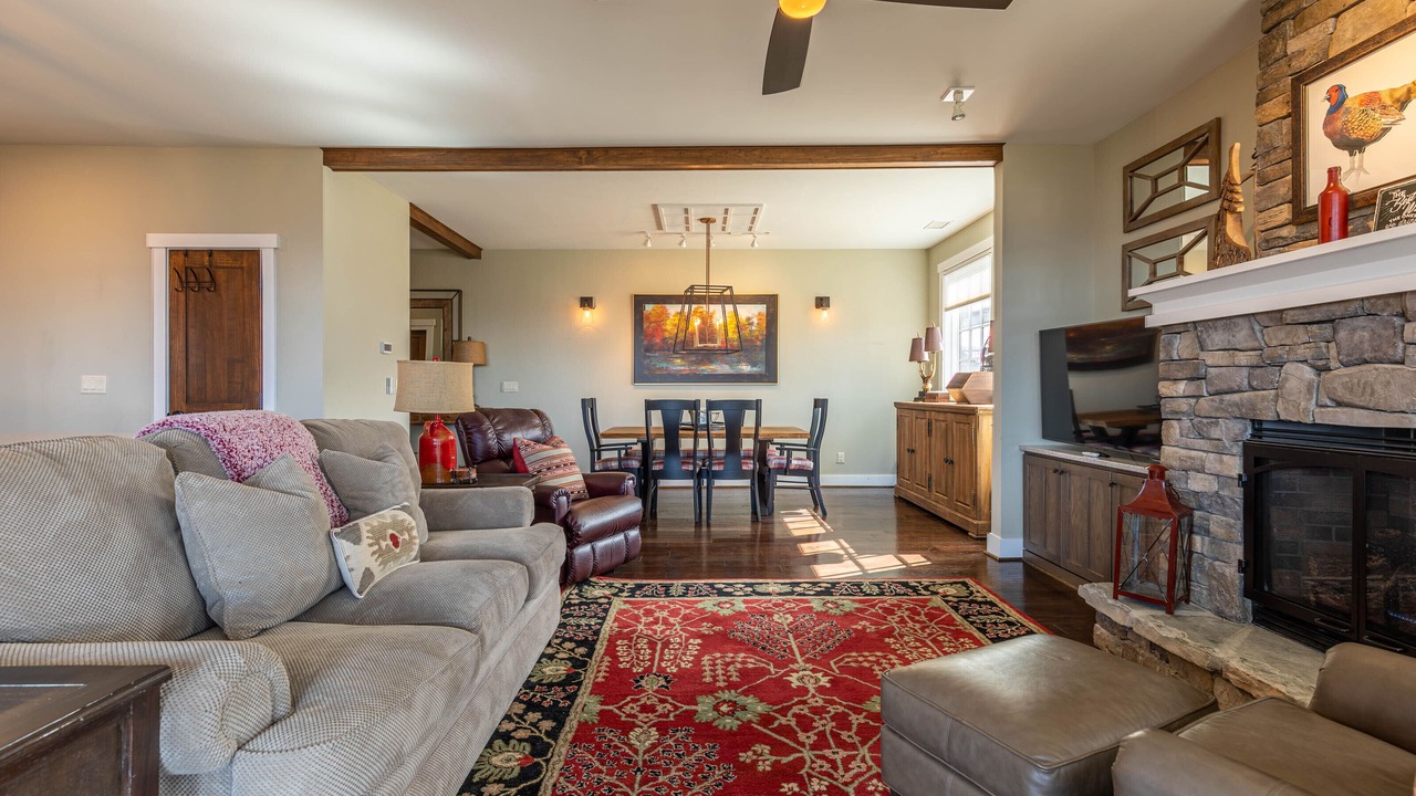 Photo of Livingroom in Lenoir