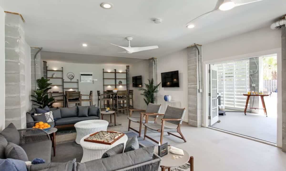 Photo of Livingroom in Whitemarsh Island