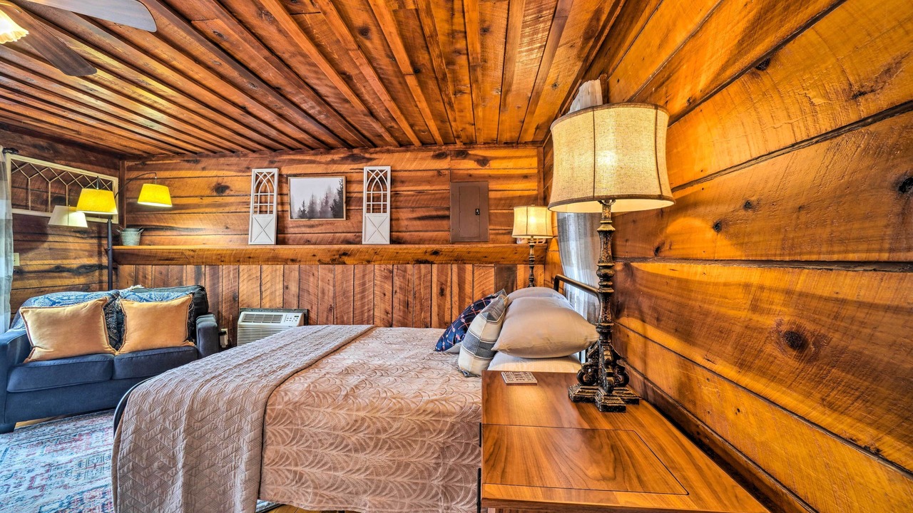 Photo of Bedroom in Byrdstown