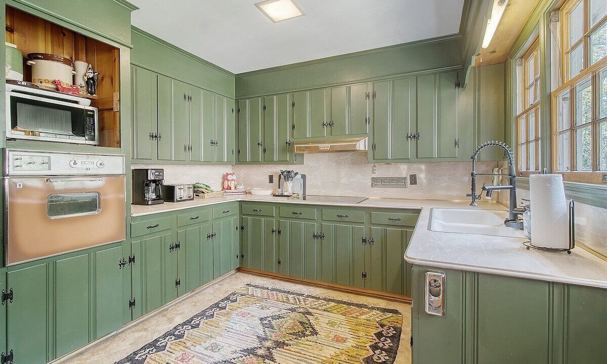 Photo of Kitchen in Summerville Historic District