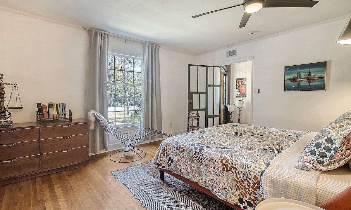 Photo of Bedroom in Summerville Historic District