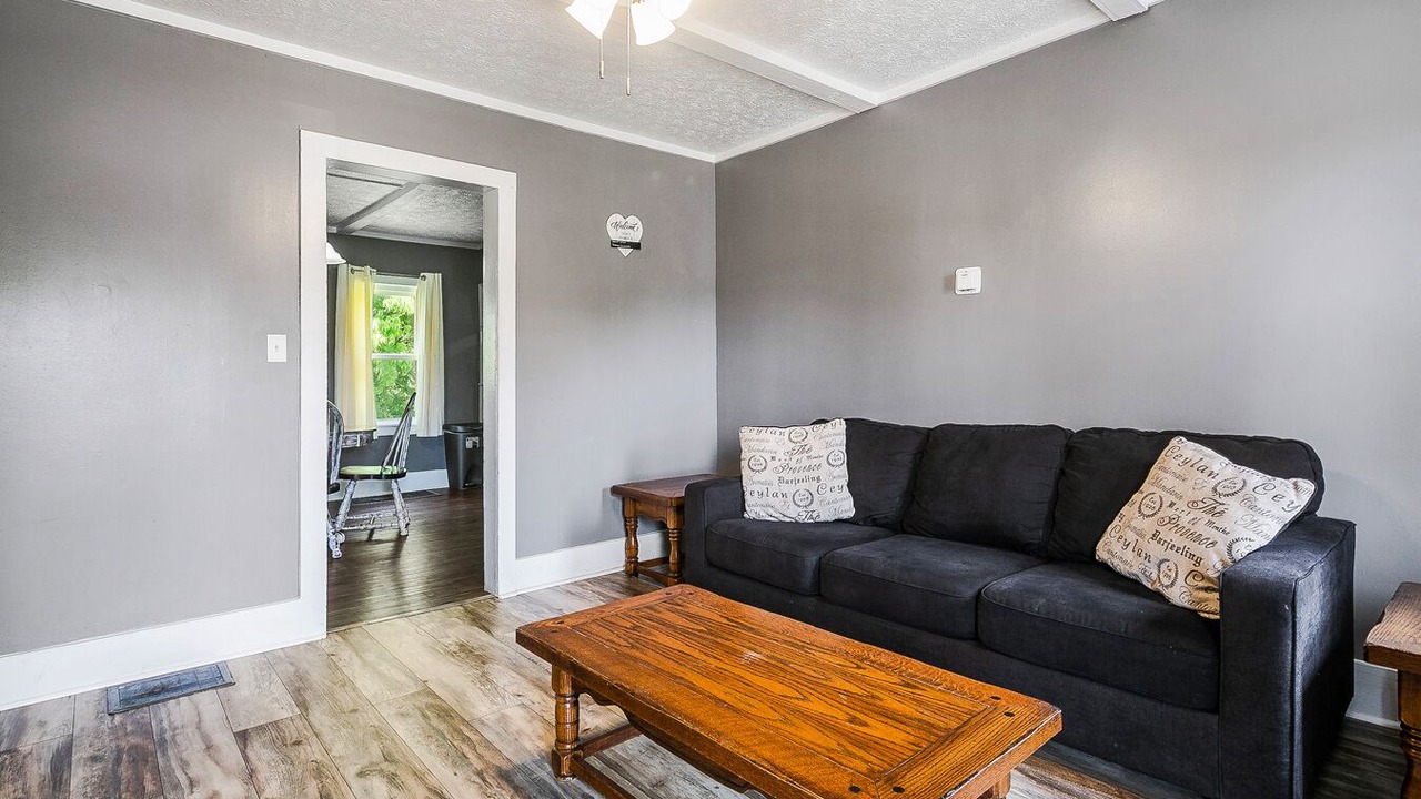 Photo of Livingroom in Shelby Park