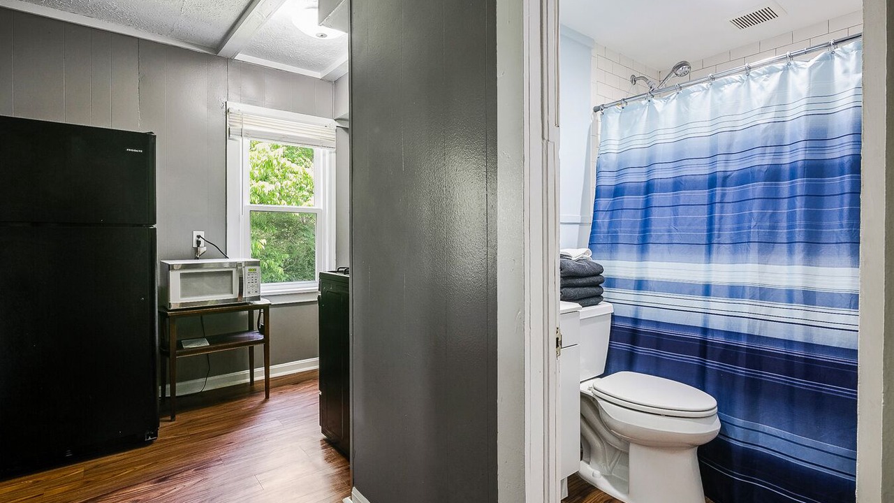 Photo of Bathroom in Shelby Park